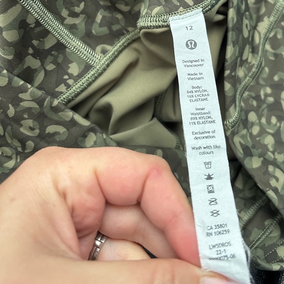 Lululemon Base Pace HR Tight 28” Camo Green Twill Multi NWT Size 12 - Picture 8 of 8